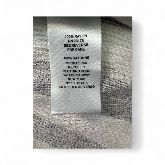 💙🤍 EUC T TAHARI White & Faded Blue Stripe Button-Up Blouse | Sz S - Picture 6 of 7